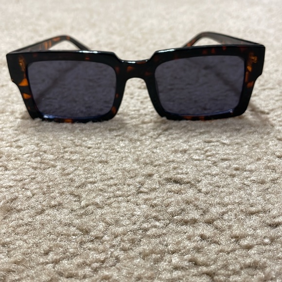 Sunglasses For Women Minimalist Classic Design Fashion UV400 Square Sun Glasses - Picture 5 of 7